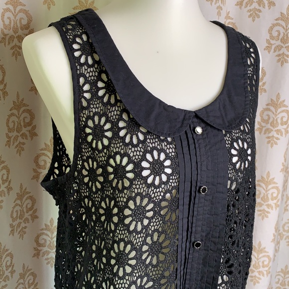 hinge Tops - Hinge crocheted floral black top M